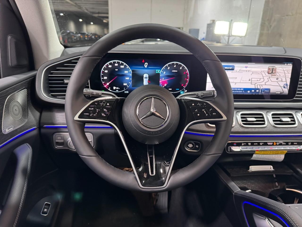 Mercedes-Benz GLE Vehicle Full-screen Gallery Image 13