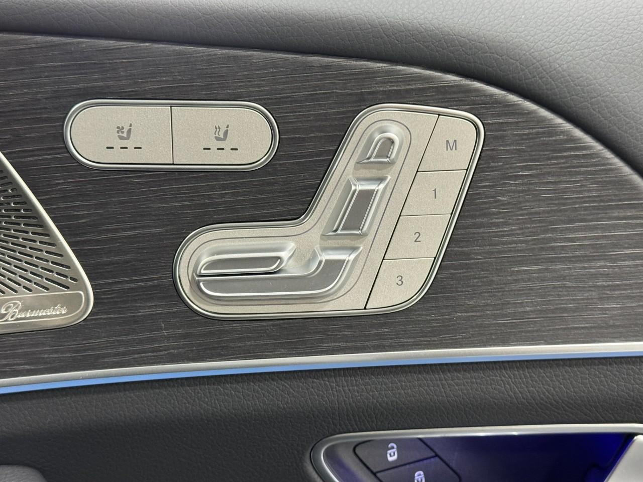 Mercedes-Benz GLE Vehicle Full-screen Gallery Image 21