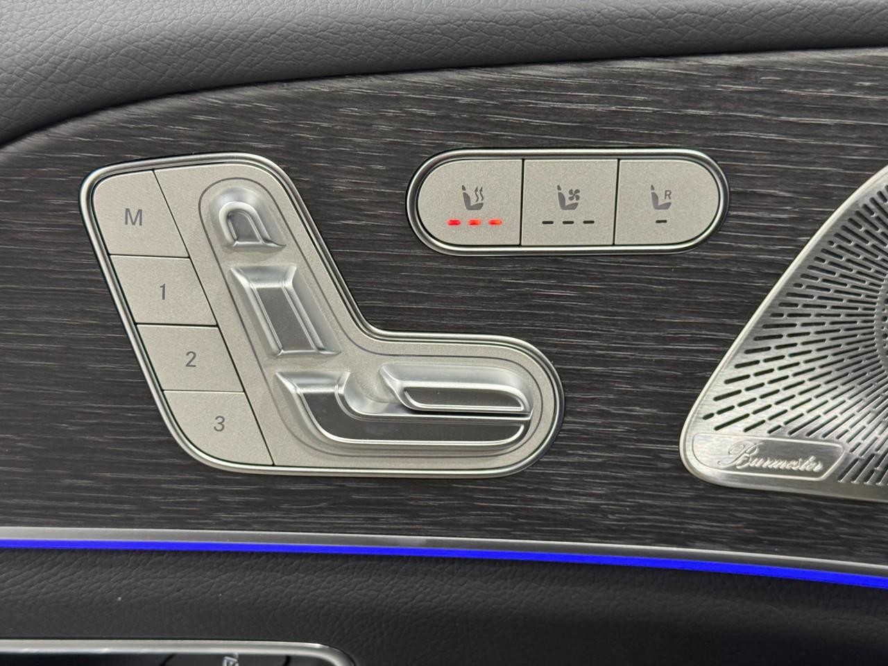 Mercedes-Benz GLE Vehicle Full-screen Gallery Image 25