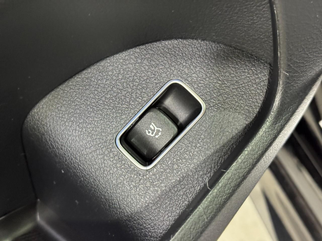 Mercedes-Benz GLE Vehicle Full-screen Gallery Image 28