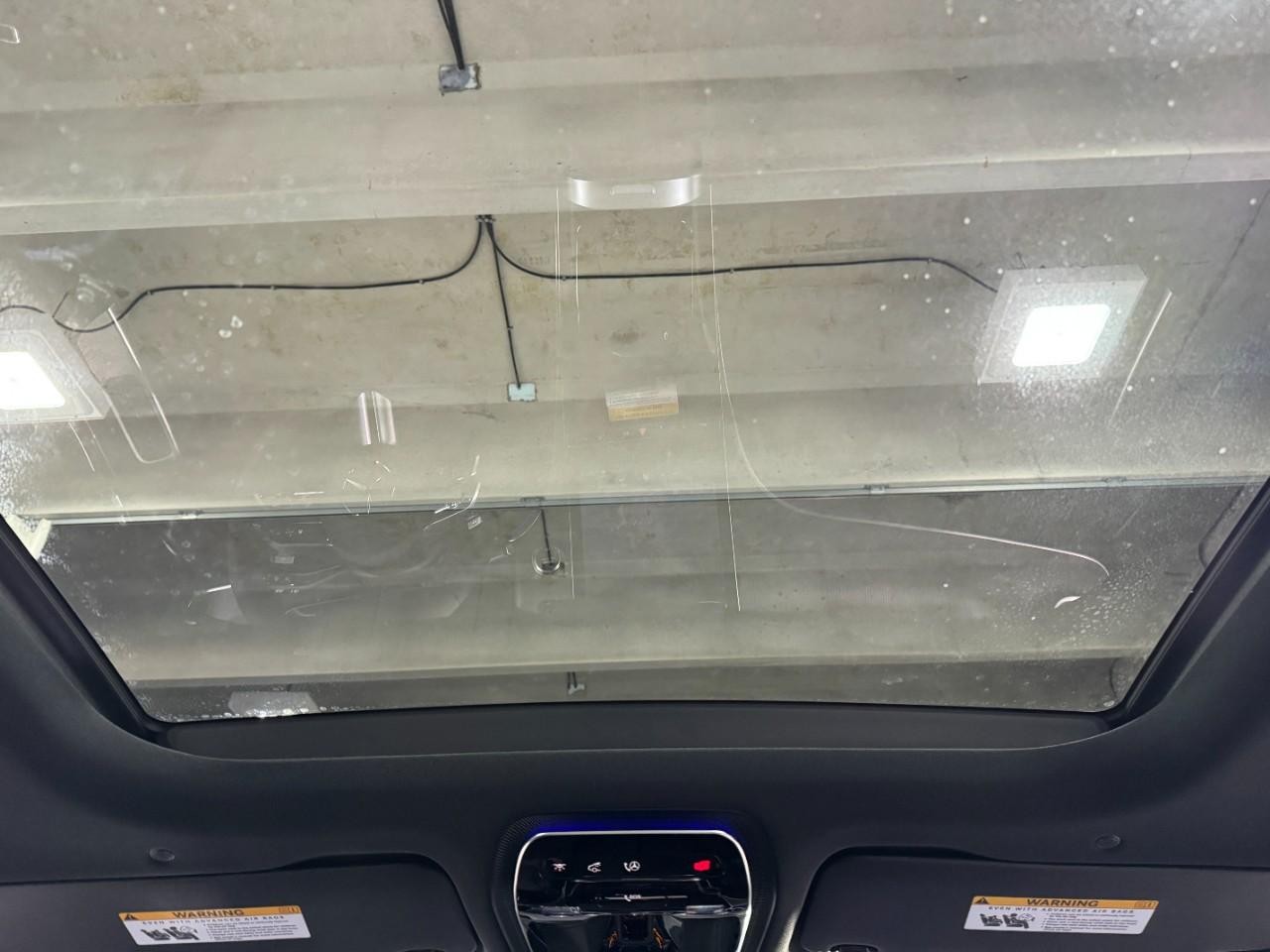 Mercedes-Benz GLC Vehicle Full-screen Gallery Image 11