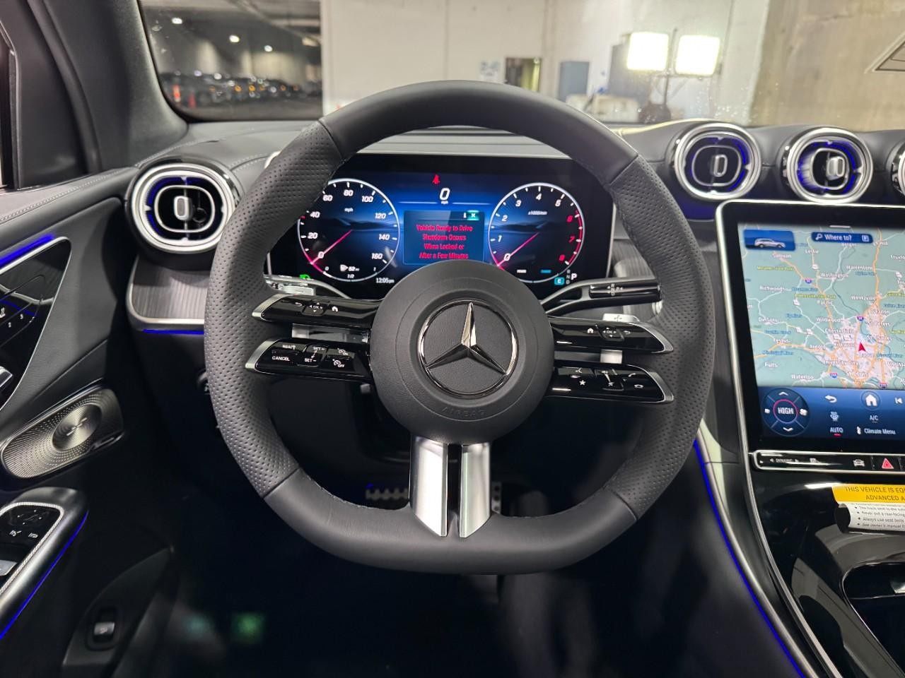 Mercedes-Benz GLC Vehicle Full-screen Gallery Image 13