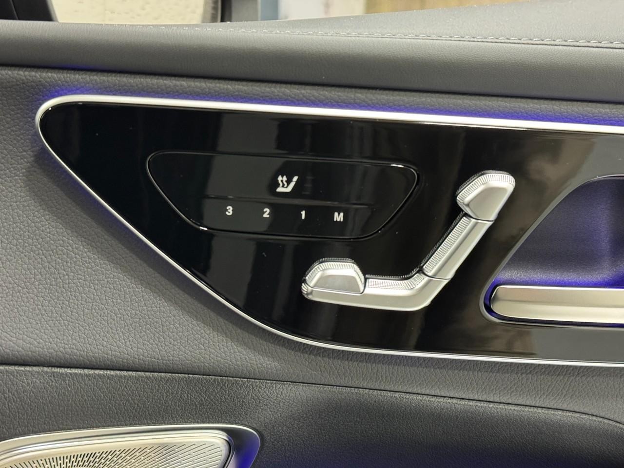 Mercedes-Benz GLC Vehicle Full-screen Gallery Image 19