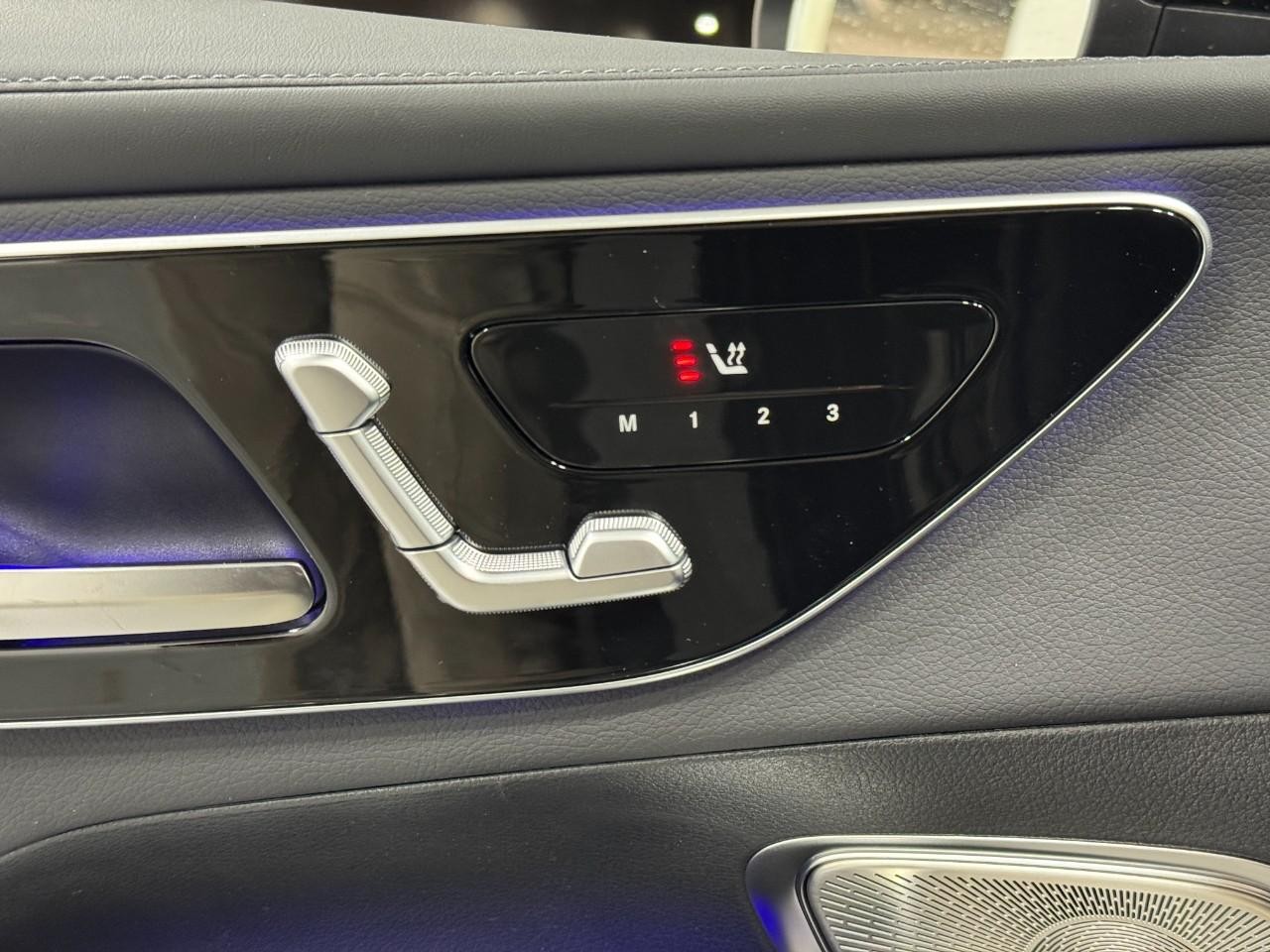 Mercedes-Benz GLC Vehicle Full-screen Gallery Image 22