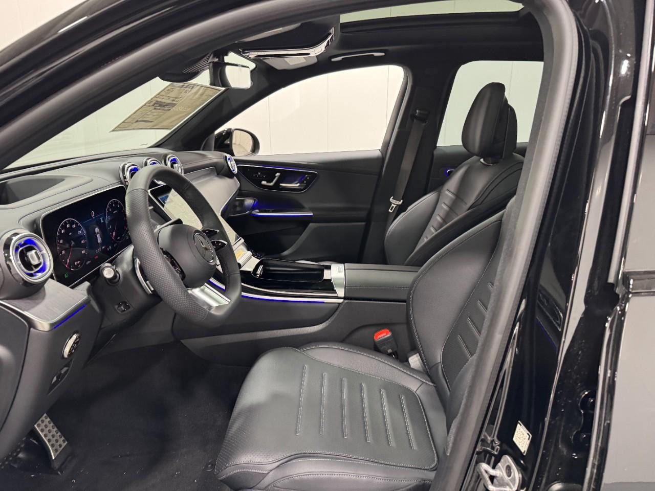 Mercedes-Benz GLC Vehicle Full-screen Gallery Image 27