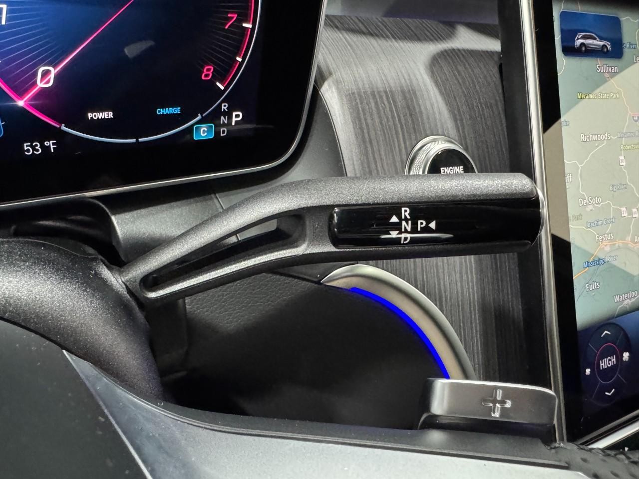 Mercedes-Benz GLC Vehicle Full-screen Gallery Image 34