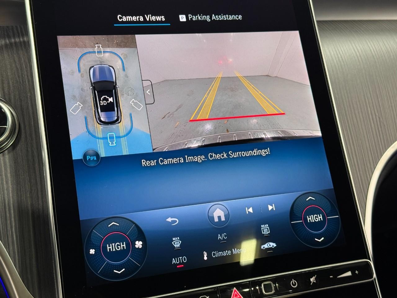 Mercedes-Benz GLC Vehicle Full-screen Gallery Image 35