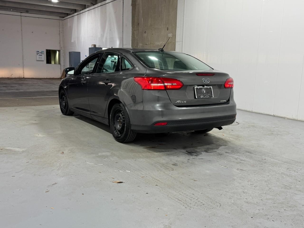 Ford Focus Vehicle Full-screen Gallery Image 3