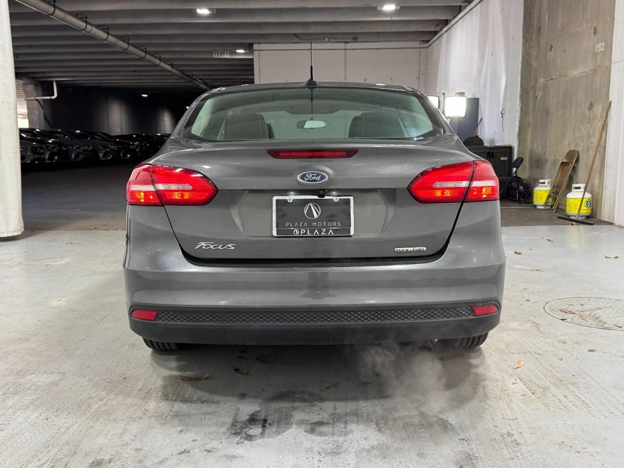 Ford Focus Vehicle Full-screen Gallery Image 9