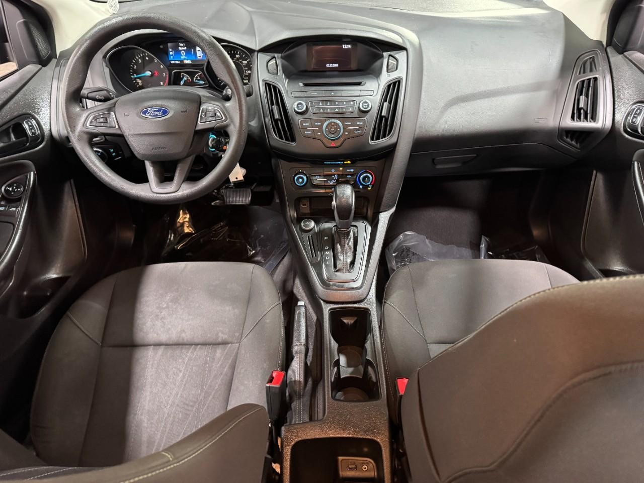 Ford Focus Vehicle Full-screen Gallery Image 11