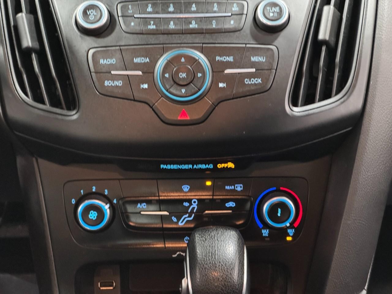 Ford Focus Vehicle Full-screen Gallery Image 14