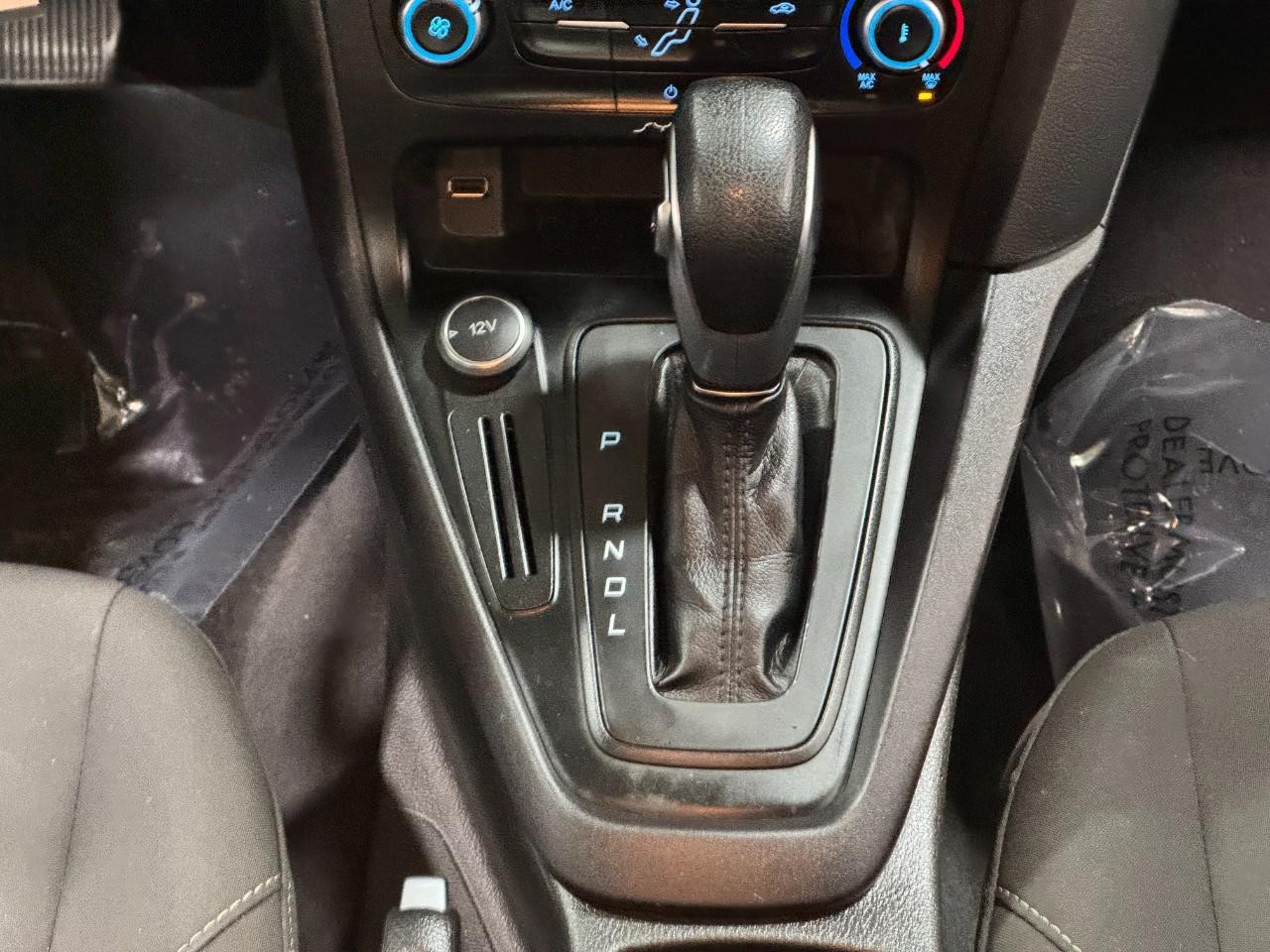 Ford Focus Vehicle Full-screen Gallery Image 15