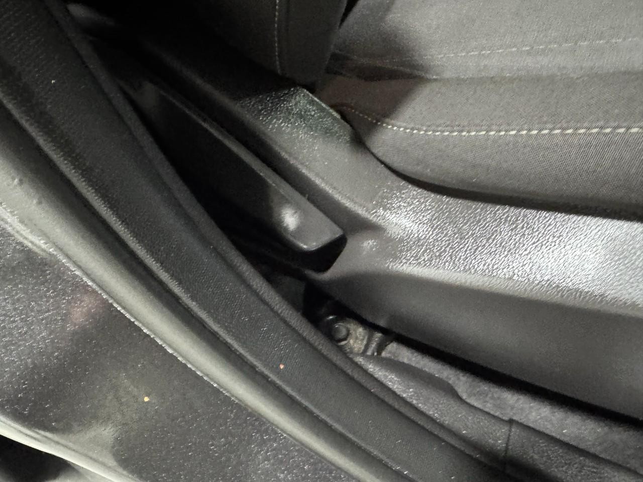 Ford Focus Vehicle Full-screen Gallery Image 19