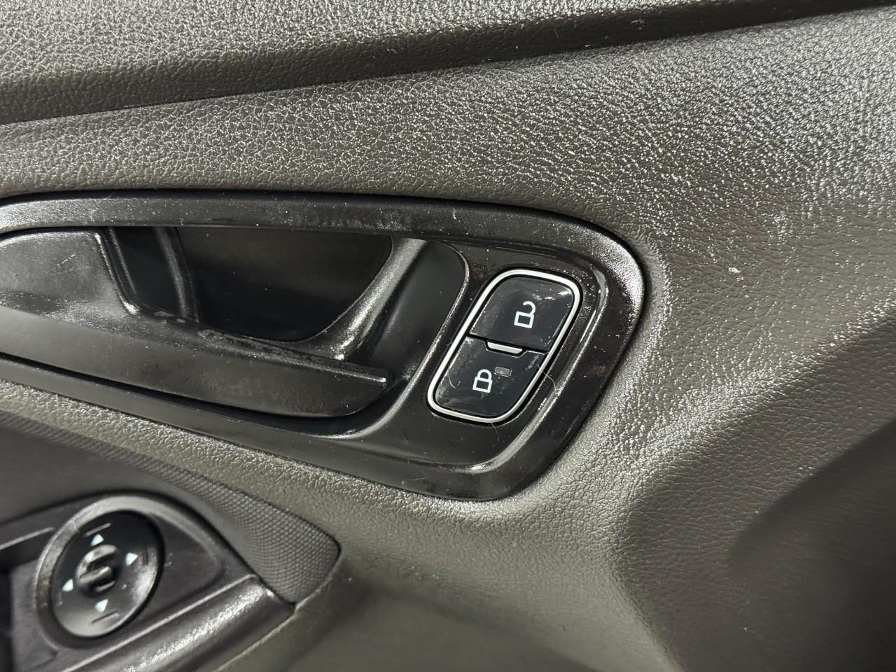 Ford Focus Vehicle Full-screen Gallery Image 22