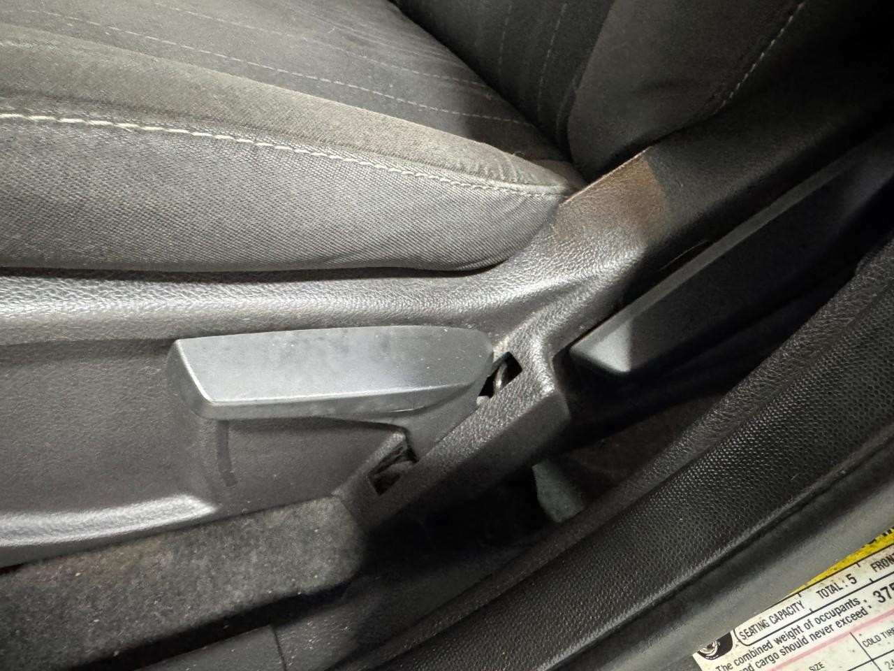 Ford Focus Vehicle Full-screen Gallery Image 26