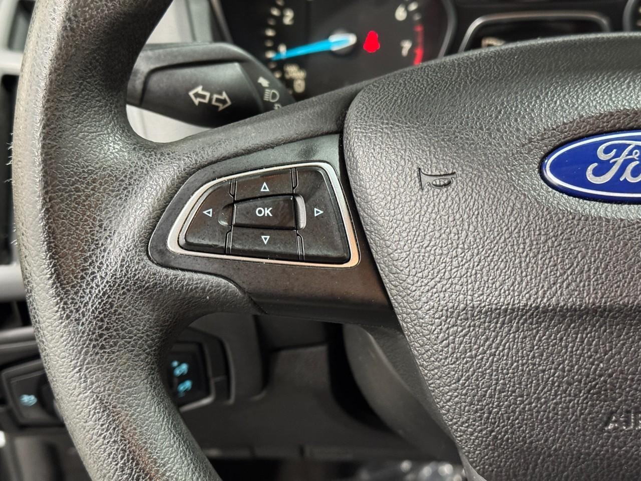 Ford Focus Vehicle Full-screen Gallery Image 28