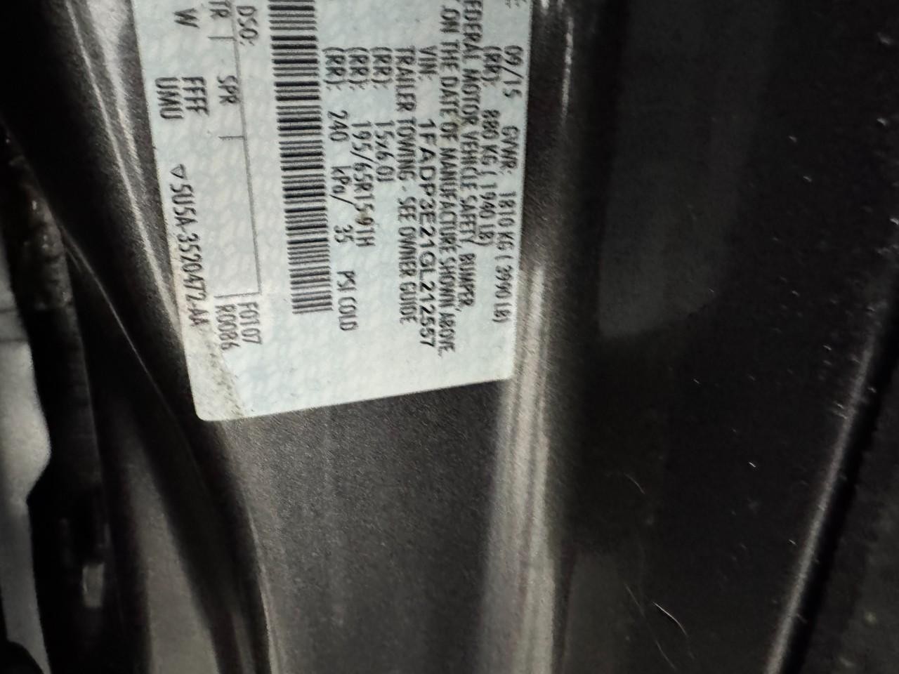 Ford Focus Vehicle Full-screen Gallery Image 32