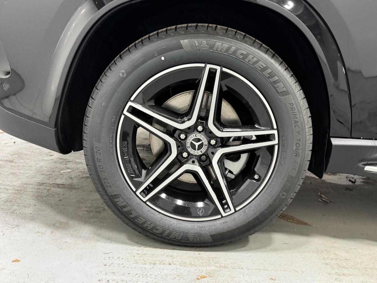 Mercedes-Benz GLE Vehicle Full-screen Gallery Image 5