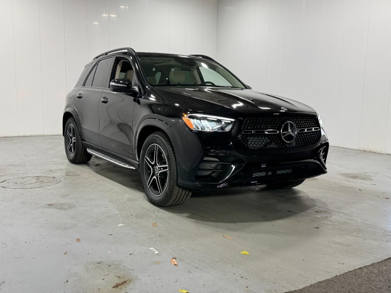 Mercedes-Benz GLE Vehicle Full-screen Gallery Image 6