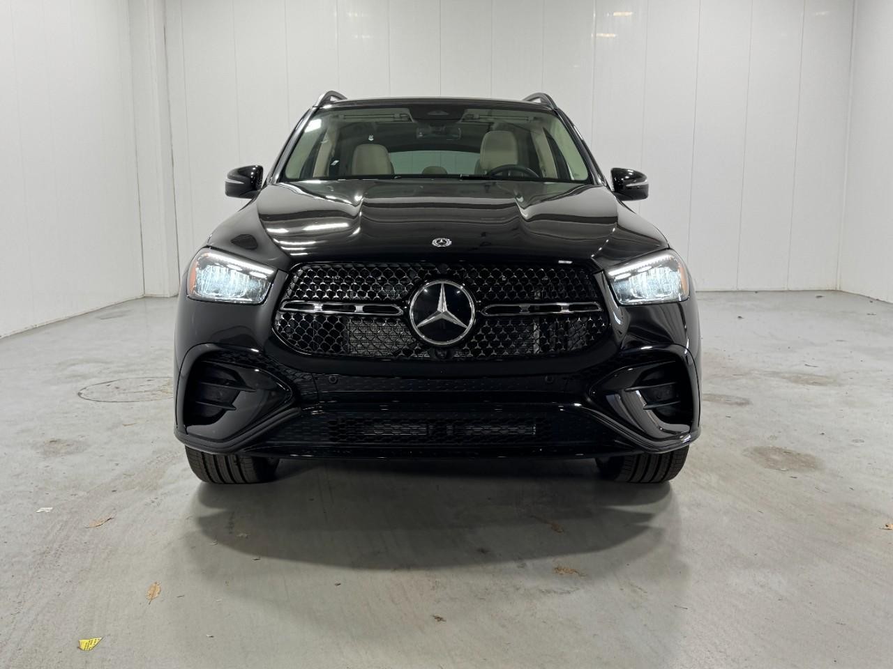 Mercedes-Benz GLE Vehicle Full-screen Gallery Image 7