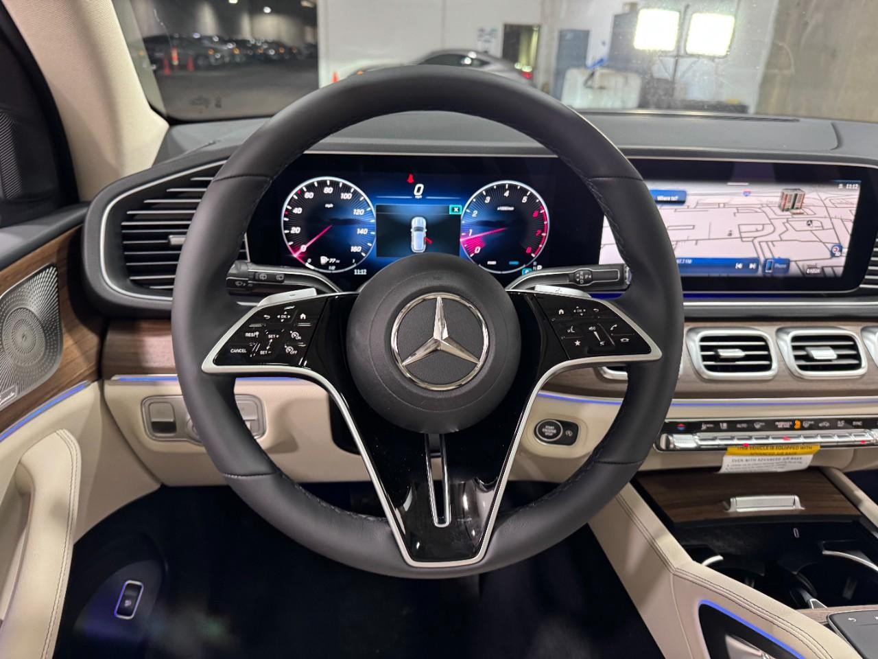 Mercedes-Benz GLE Vehicle Full-screen Gallery Image 13