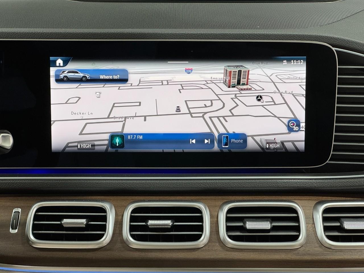 Mercedes-Benz GLE Vehicle Full-screen Gallery Image 14