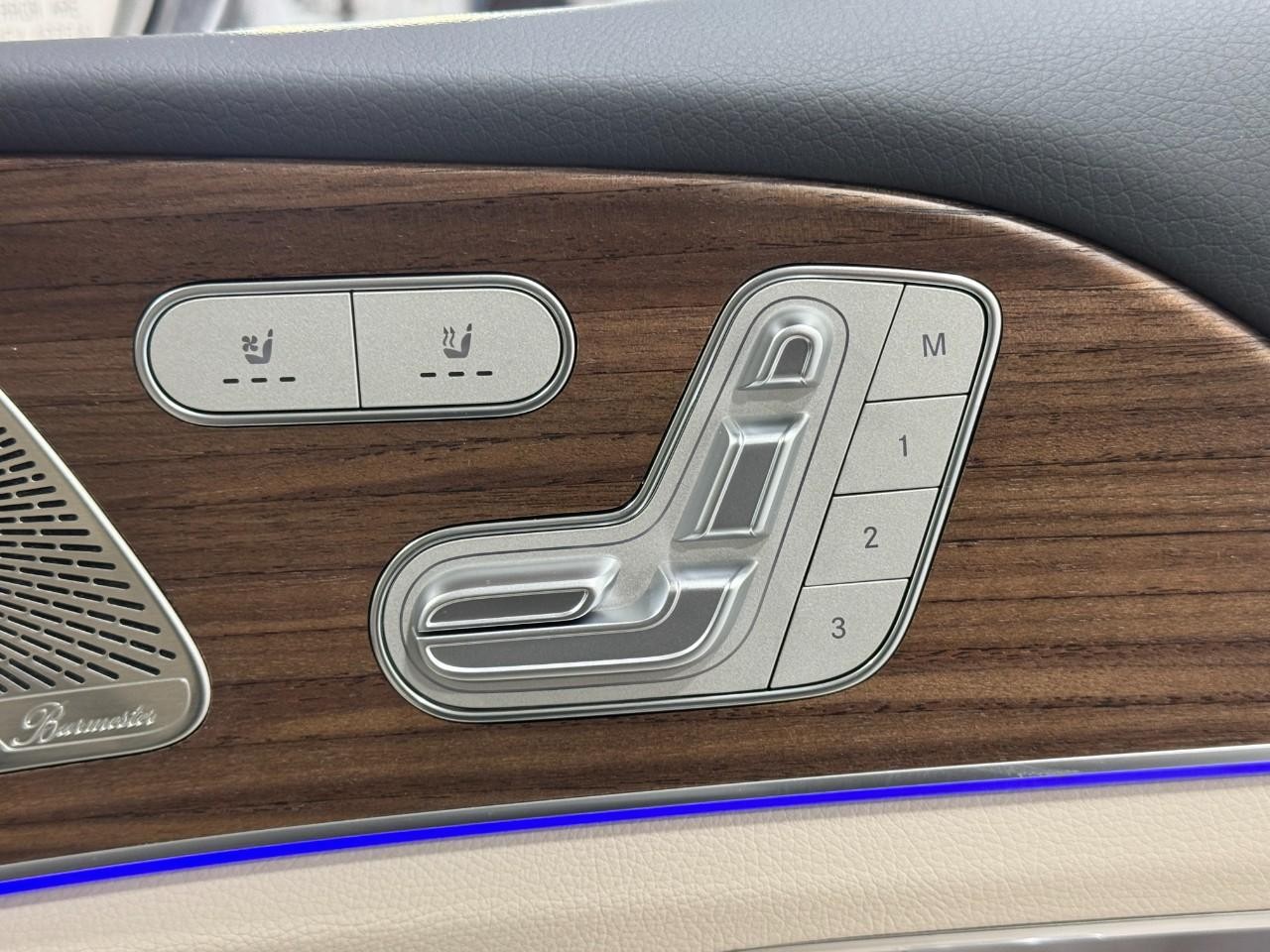 Mercedes-Benz GLE Vehicle Full-screen Gallery Image 21