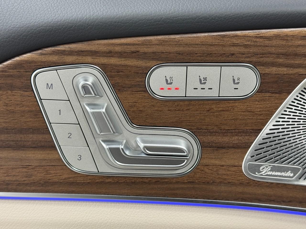 Mercedes-Benz GLE Vehicle Full-screen Gallery Image 25