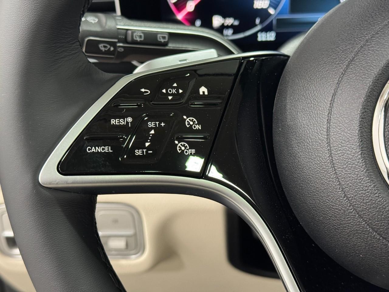 Mercedes-Benz GLE Vehicle Full-screen Gallery Image 33