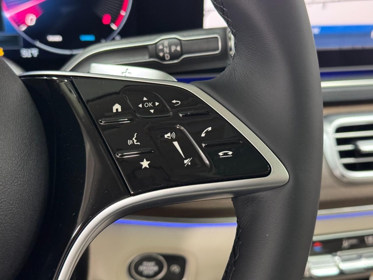 Mercedes-Benz GLE Vehicle Full-screen Gallery Image 34