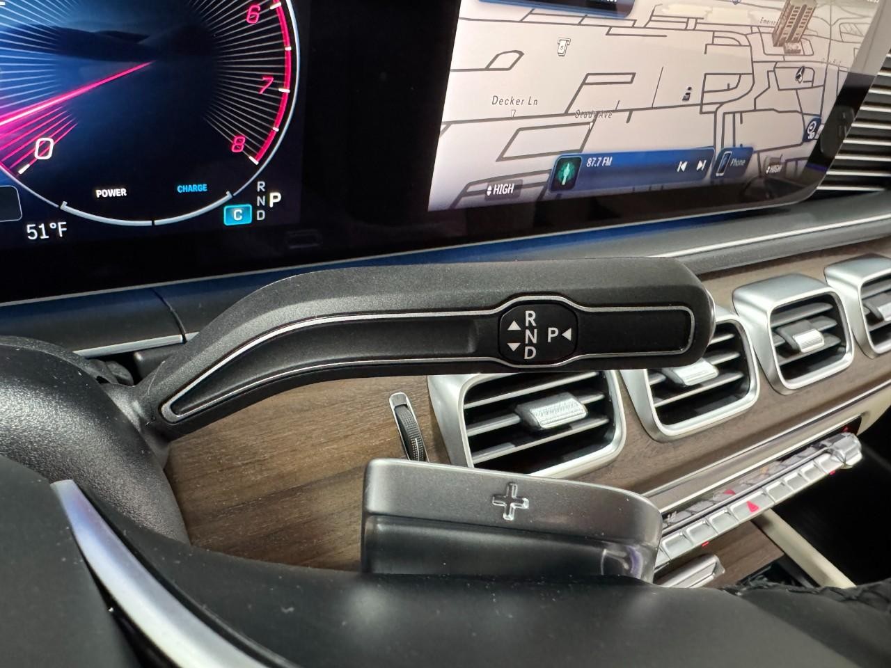 Mercedes-Benz GLE Vehicle Full-screen Gallery Image 36