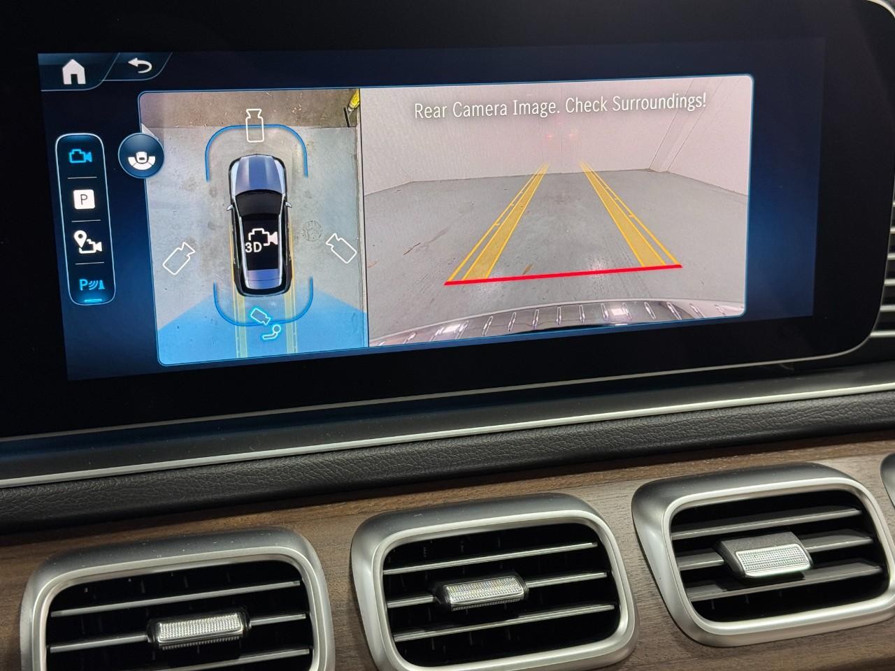 Mercedes-Benz GLE Vehicle Full-screen Gallery Image 37