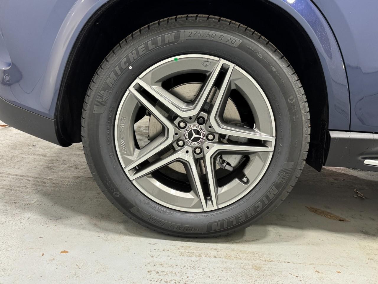 Mercedes-Benz GLE Vehicle Full-screen Gallery Image 5