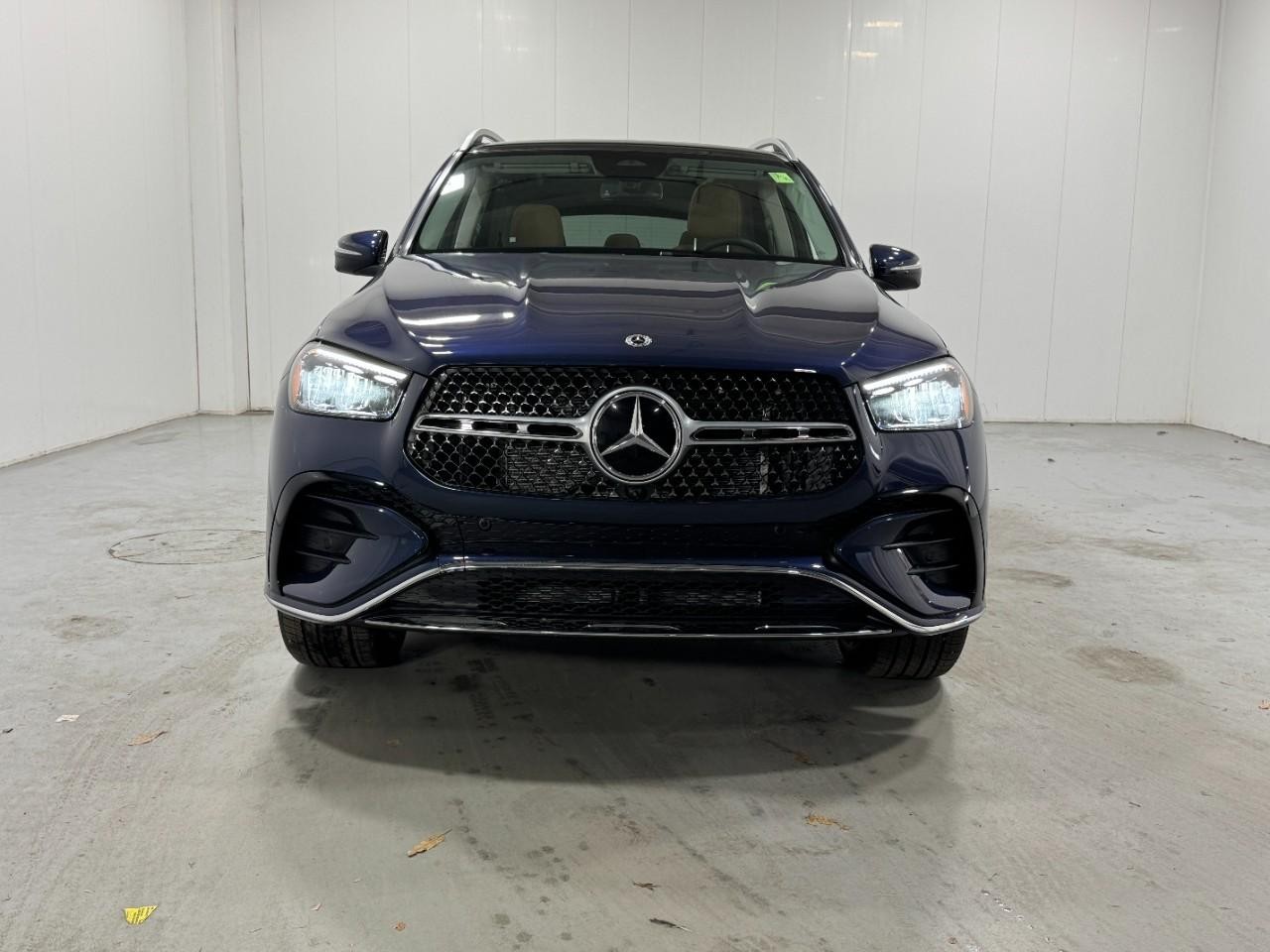 Mercedes-Benz GLE Vehicle Full-screen Gallery Image 7