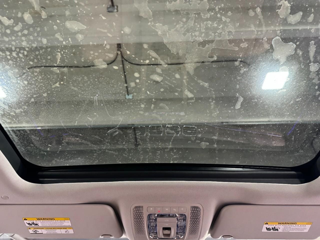 Mercedes-Benz GLE Vehicle Full-screen Gallery Image 11