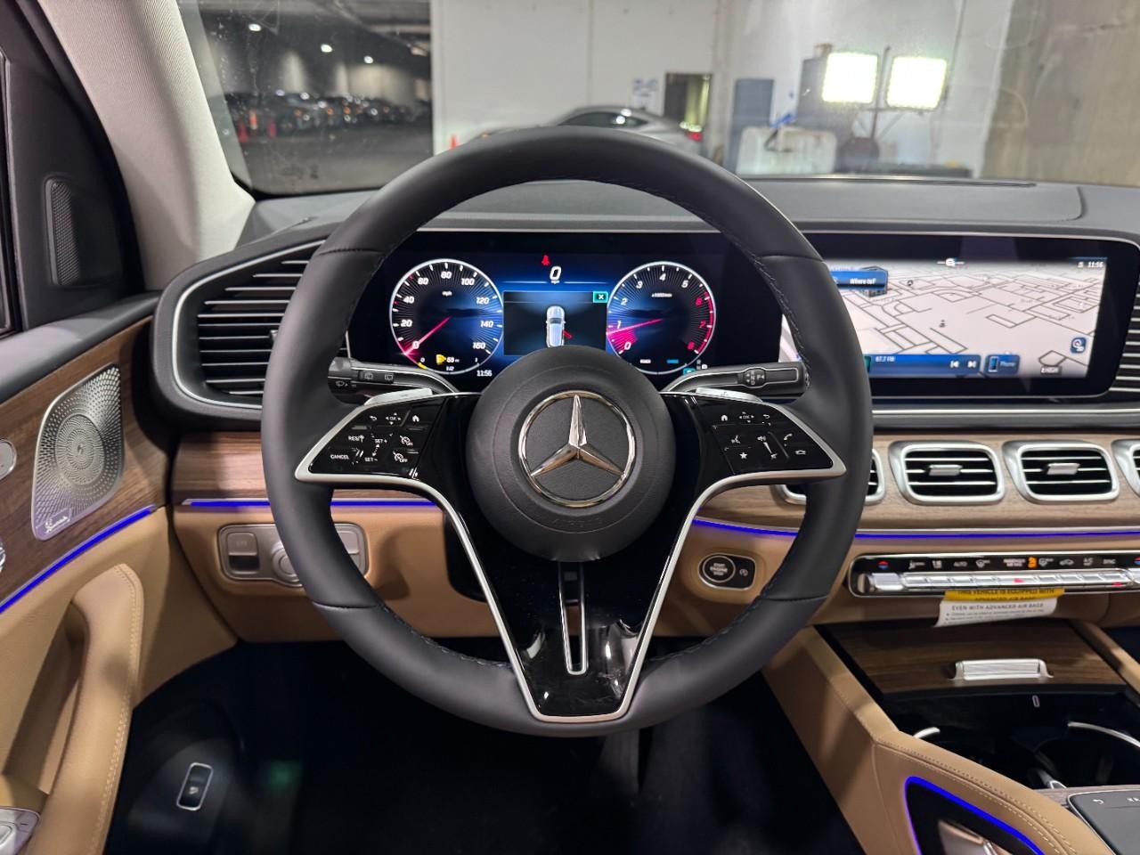 Mercedes-Benz GLE Vehicle Full-screen Gallery Image 13