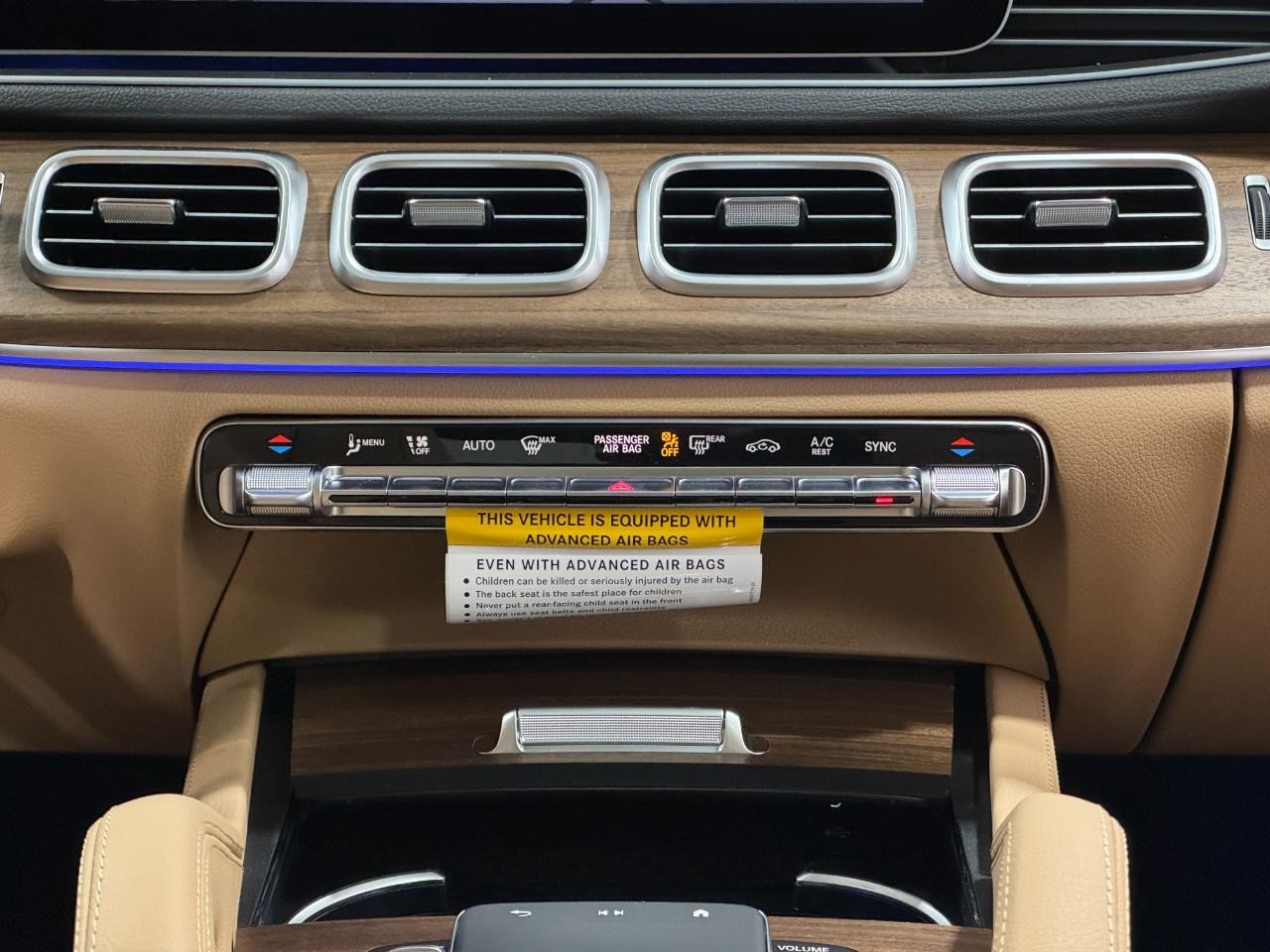 Mercedes-Benz GLE Vehicle Full-screen Gallery Image 15