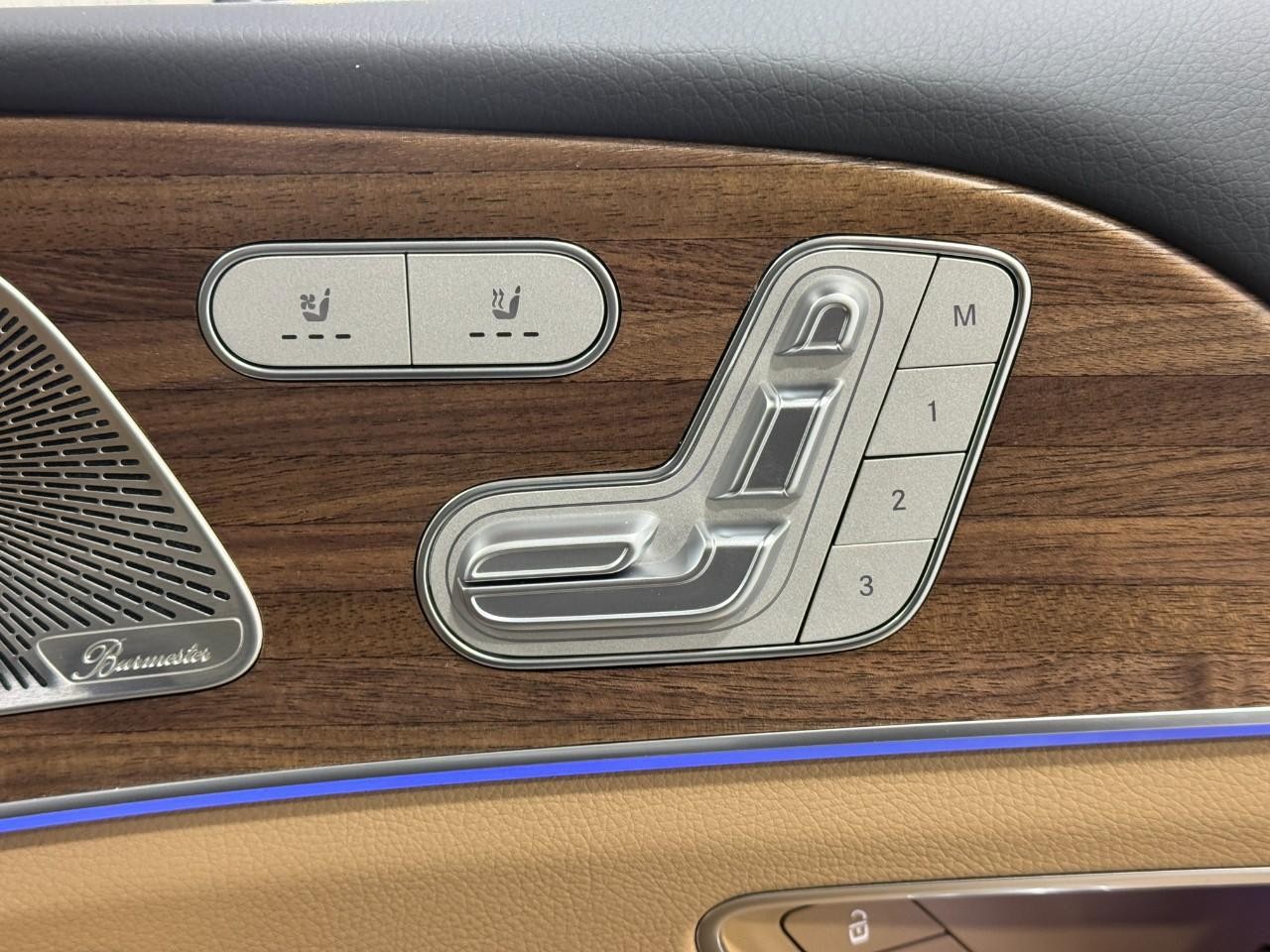 Mercedes-Benz GLE Vehicle Full-screen Gallery Image 20