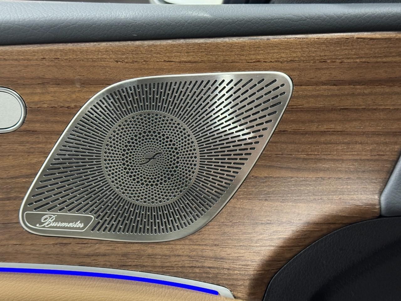 Mercedes-Benz GLE Vehicle Full-screen Gallery Image 23