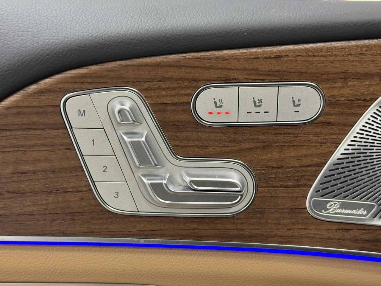 Mercedes-Benz GLE Vehicle Full-screen Gallery Image 24