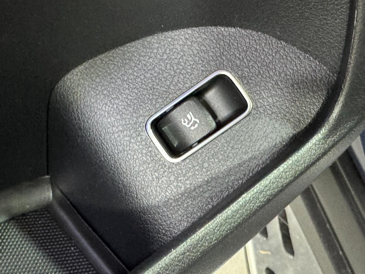 Mercedes-Benz GLE Vehicle Full-screen Gallery Image 27