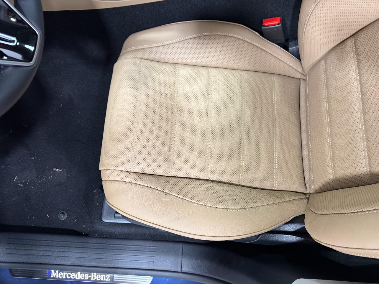 Mercedes-Benz GLE Vehicle Full-screen Gallery Image 29