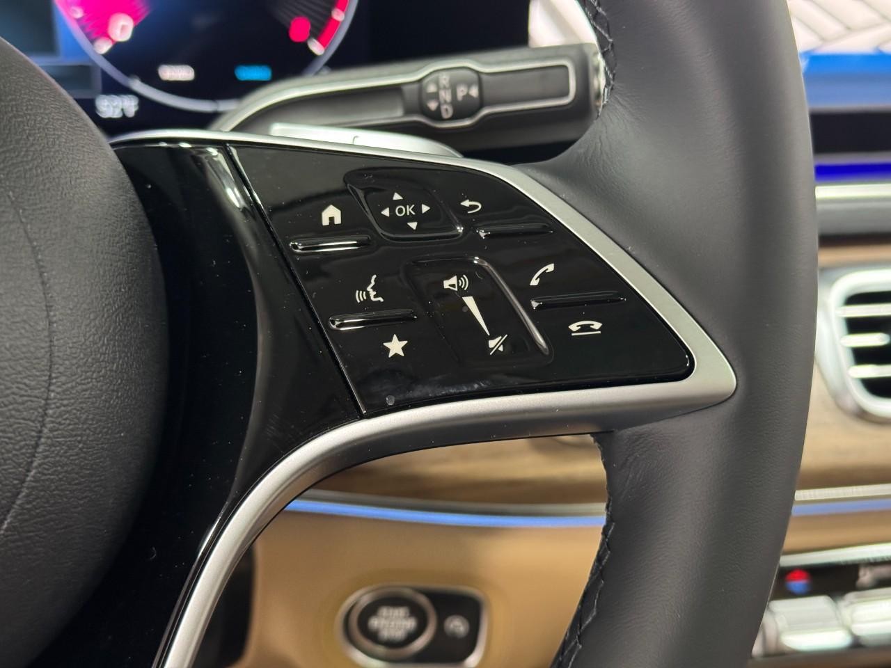 Mercedes-Benz GLE Vehicle Full-screen Gallery Image 33