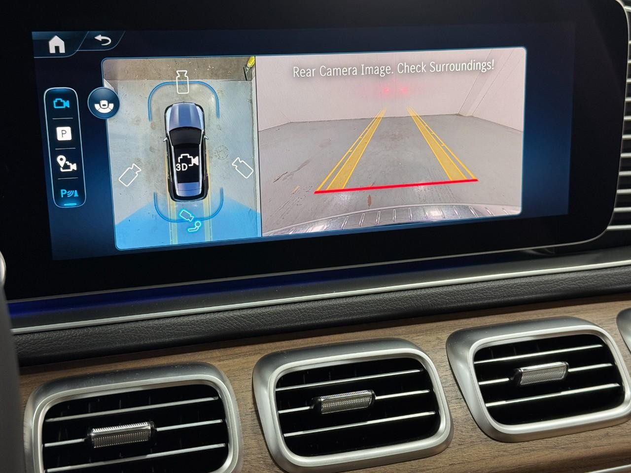 Mercedes-Benz GLE Vehicle Full-screen Gallery Image 36