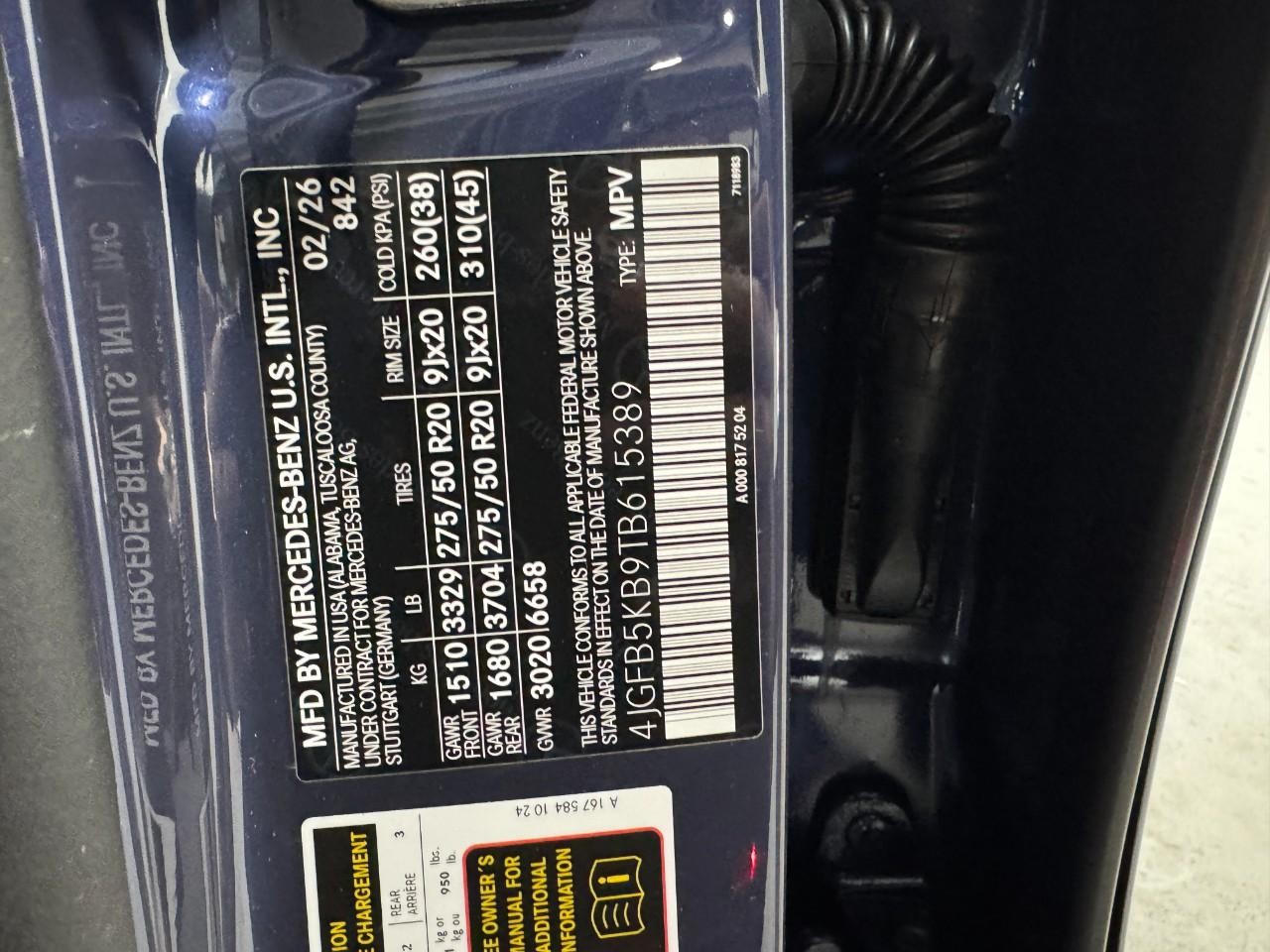 Mercedes-Benz GLE Vehicle Full-screen Gallery Image 37