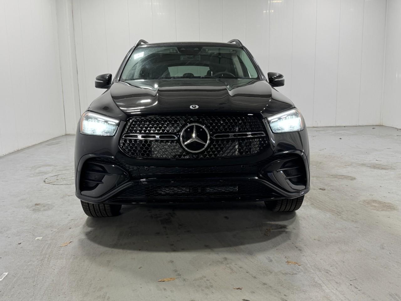 Mercedes-Benz GLE Vehicle Full-screen Gallery Image 7