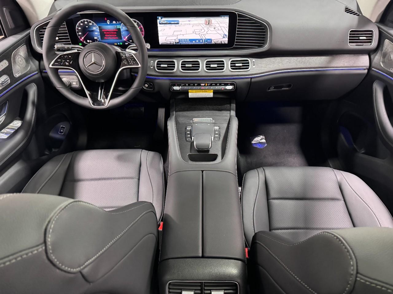 Mercedes-Benz GLE Vehicle Full-screen Gallery Image 12