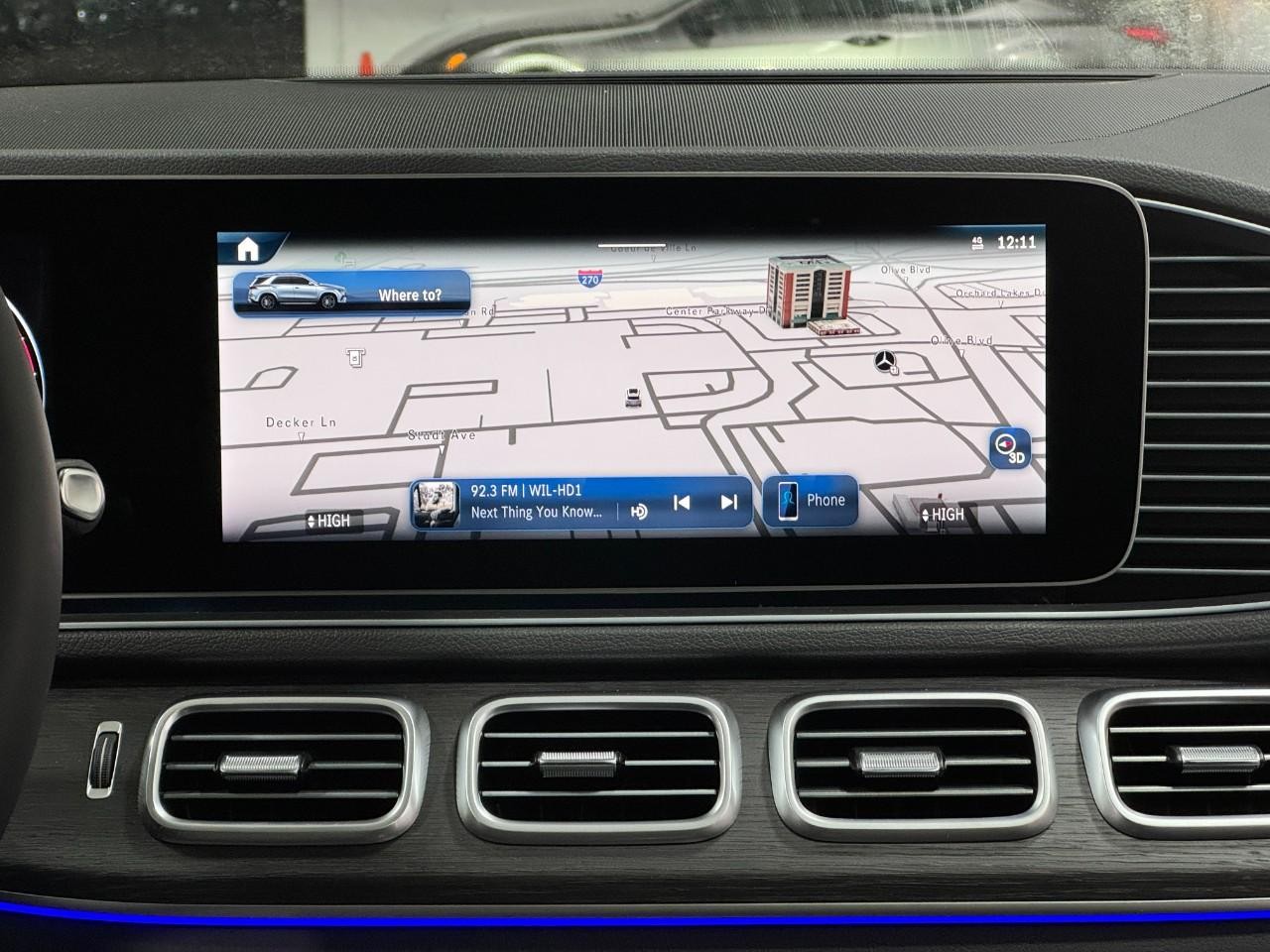 Mercedes-Benz GLE Vehicle Full-screen Gallery Image 14