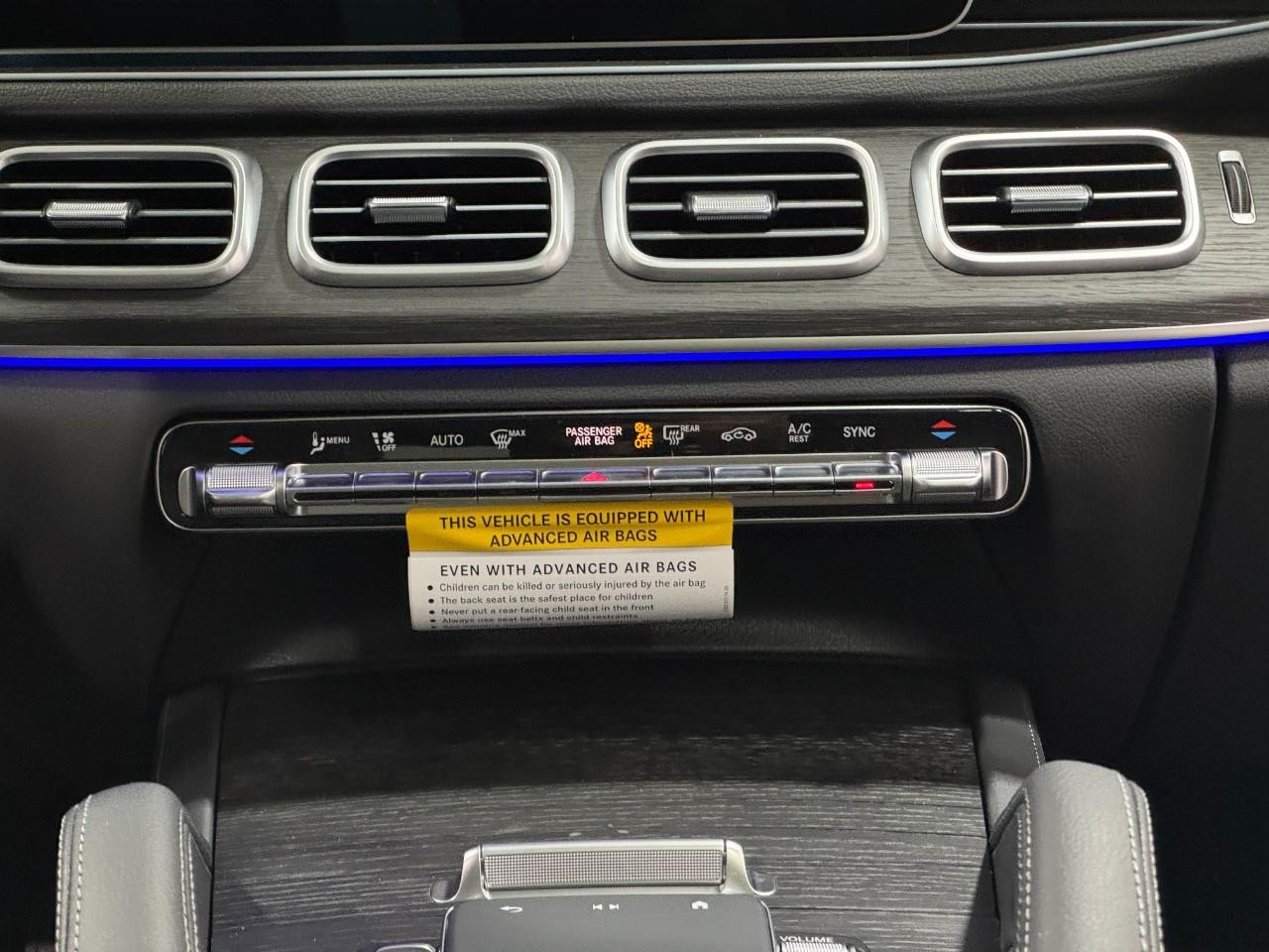 Mercedes-Benz GLE Vehicle Full-screen Gallery Image 15