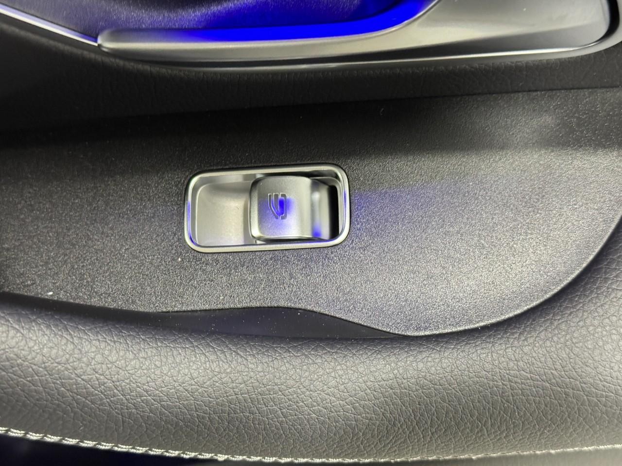 Mercedes-Benz GLE Vehicle Full-screen Gallery Image 23